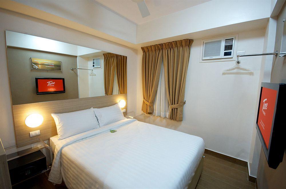 Red Planet Manila Malate Mabini Hotel Exterior photo