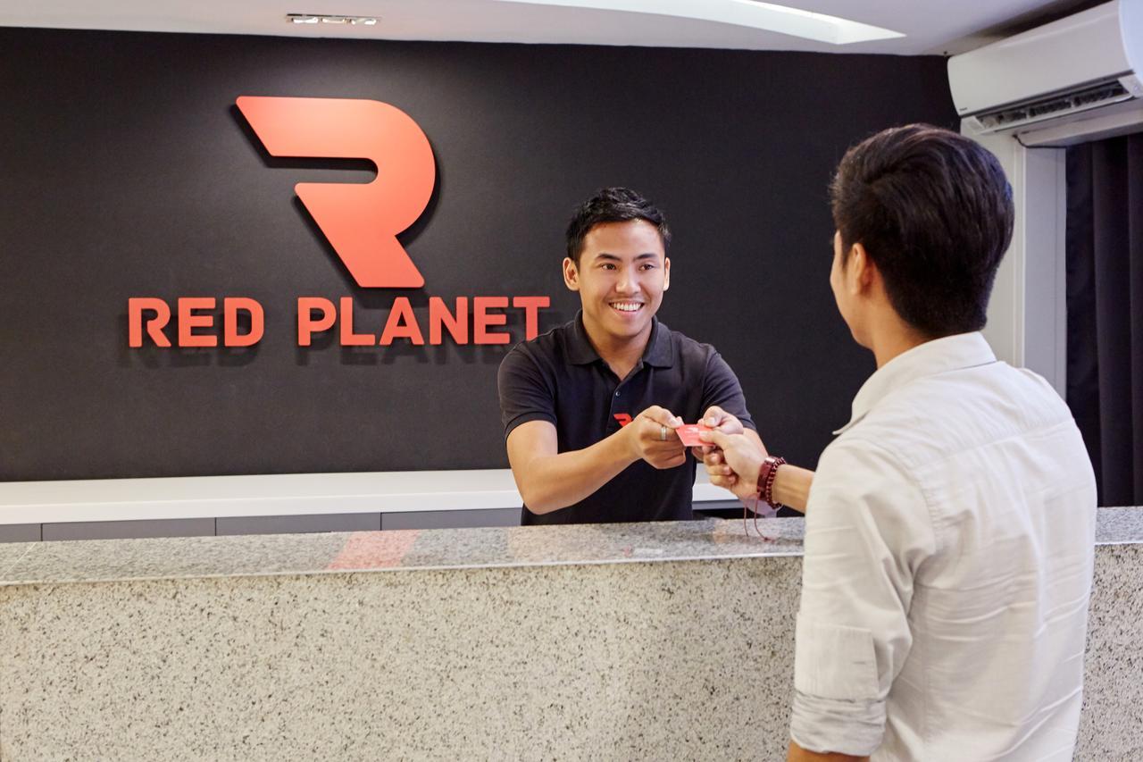 Red Planet Manila Malate Mabini Hotel Exterior photo